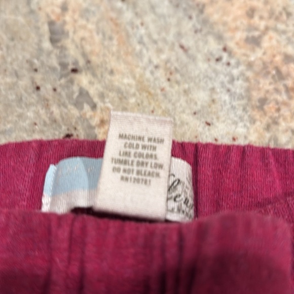 Peak kids raspberry colored joggers - Picture 8 of 8